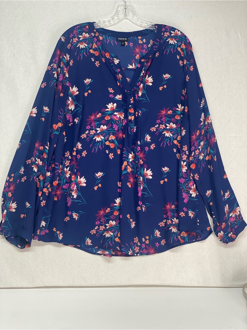 Torrid Floral Peasant Blouse Size2=2X Navy w/Multicolor Blooms 3 Buttons Flowy